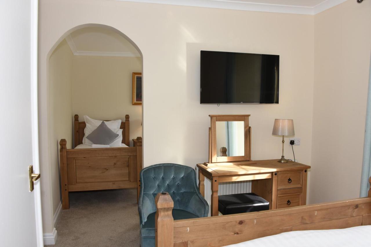 The Llanelwedd Arms Hotel Builth Wells Extérieur photo